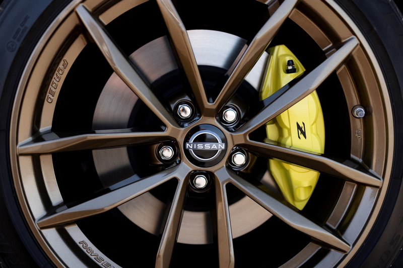 美國市場提供限量240輛Proto Spec車型，該車型配備古銅色輪圈搭配黃色卡鉗。