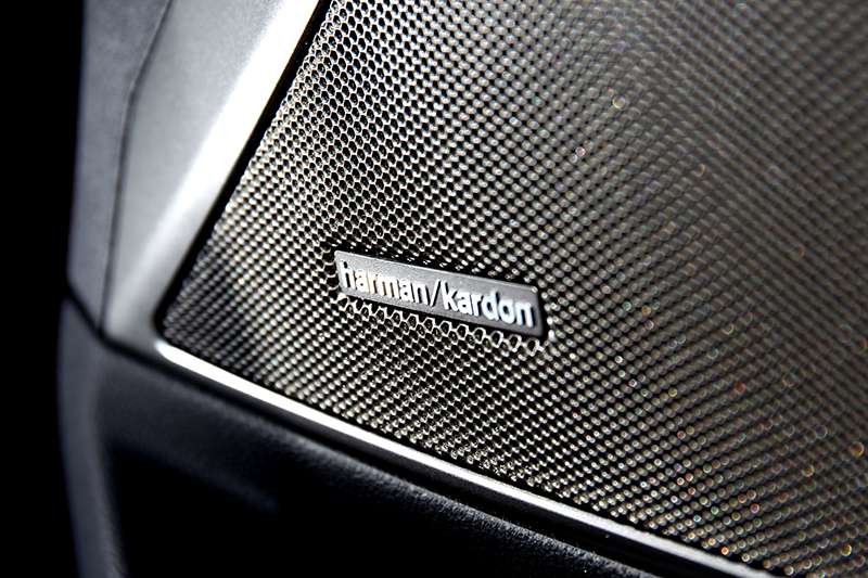 harman/kardon音響系統於行駛過程中提供美妙聆聽感受。