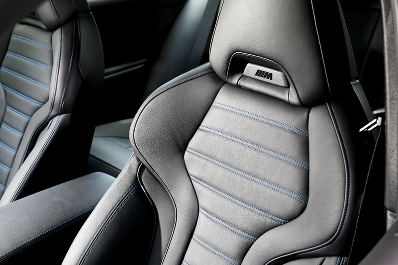 330i Midnight夜型版座椅升級為Vernasca真皮跑車座椅。