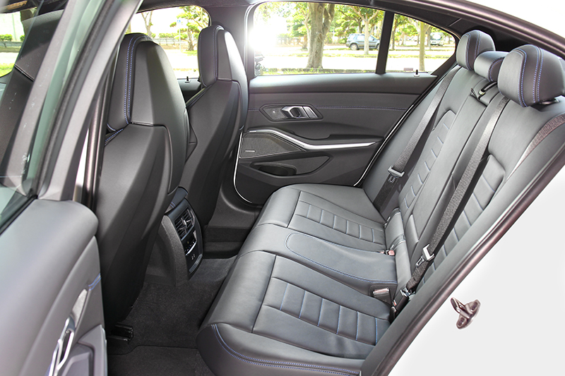 2,851mm軸距提供寬闊舒適的後座環境。