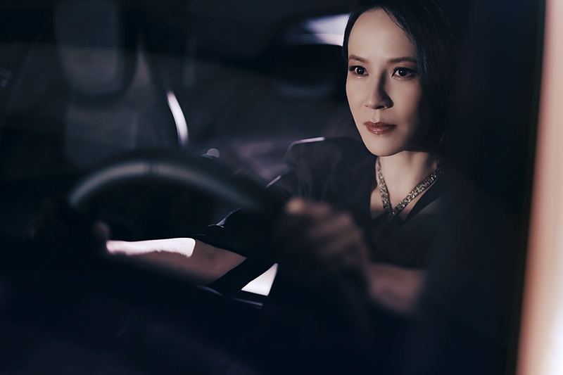 【車勢星聞】楊乃文為Porsche Taycan「調時差」展現完美狀態。（圖：Porsche Taiwan提供）