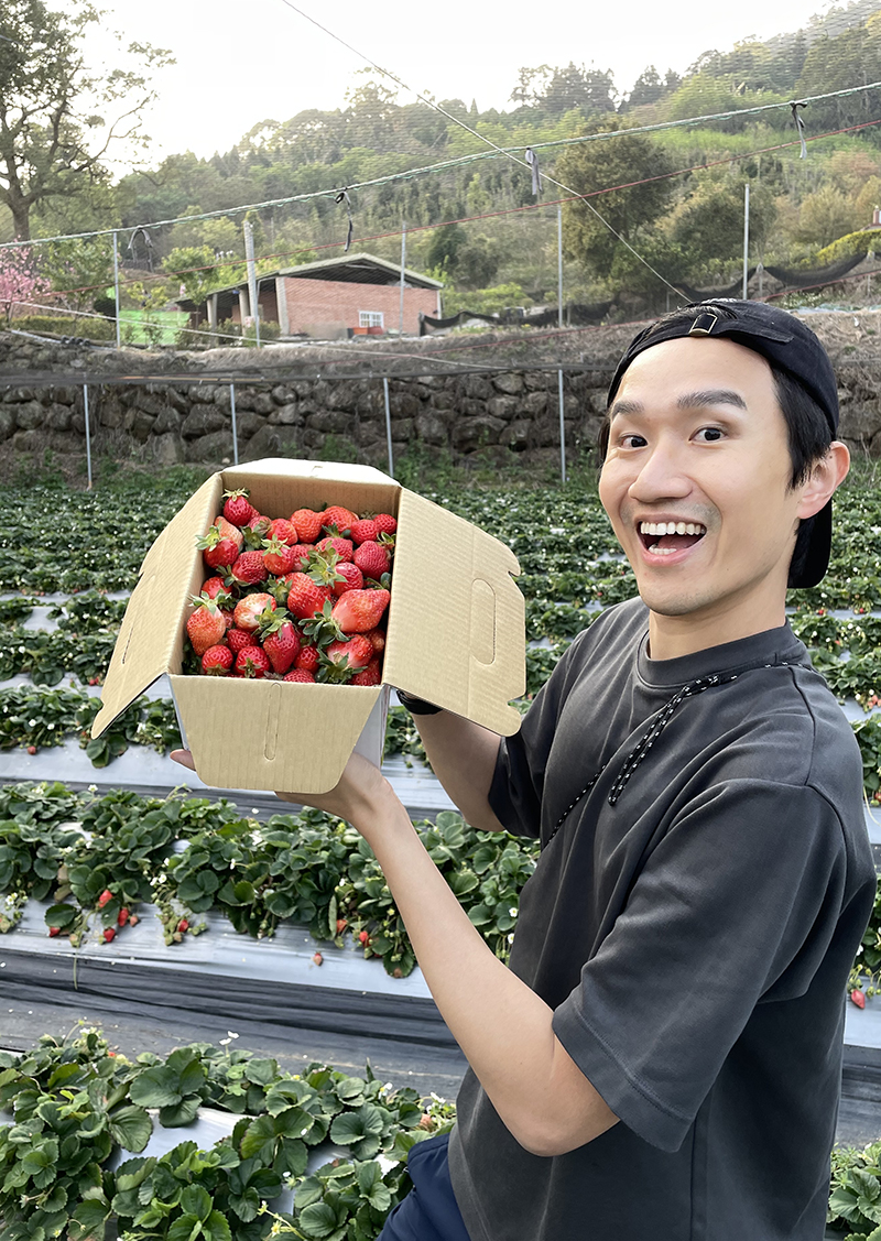 Cherng(馬來貘)將舉辦《國插週報:人間不思議》個人畫展。(圖:華研國際提供)