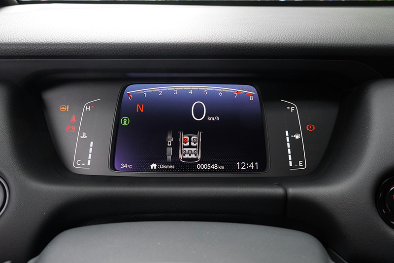 高亮度的TFT液晶顯示儀錶板,透過良好的資訊顯示位置安排,辨識性遠勝當前多數新車。