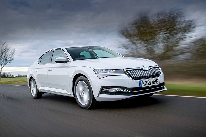 2019年推出了搭載插電式油電混合動力系統的Superb iV。