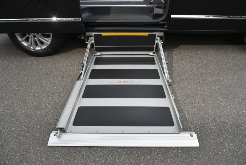 透過不同的電動升降底板、輪椅坡道甚至斜坡板伸展套件,福斯商旅T6.1福祉車家族創造最多元的使用機能性。