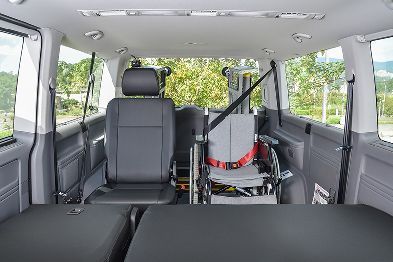 不同類型的座椅與輪椅空間配置,可對應各類型使用者的差異化需求。圖為T6.1 Caravelle IPC。
