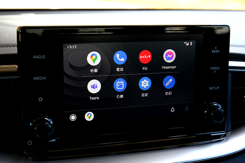 8吋觸控螢幕在現今不算大,但還是有提供Apple Carplay與Android Auto連接功能。