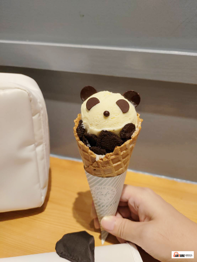 「gelato pique caf’e皮克咖啡可麗餅屋」熊貓冰淇淋NT$180。