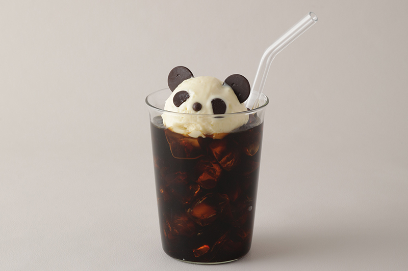 「gelato pique caf’e皮克咖啡可麗餅屋」熊貓漂浮黑咖啡NT$160。(圖:品牌提供)