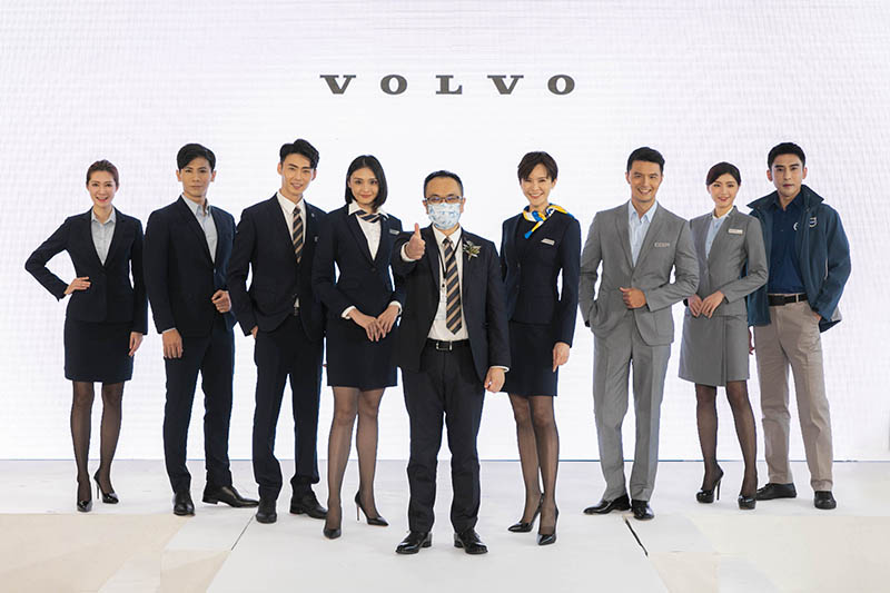 國際富豪汽車總裁陳立哲先生(圖中)親臨台南 Volvo 匯勝汽車中華展示暨服務中心開幕典禮,並展示全新服務時裝,打造嶄新服務能量引領豪華車市。