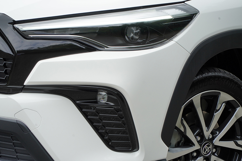 保桿兩側類導流口飾板營造出更為搶眼的視覺效果,同時新增的LED霧燈也歸位於此