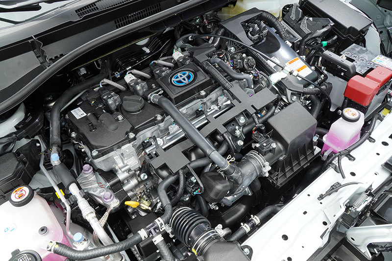 動力並未隨著底盤的升級有所調整,同樣是那具1.8升自然進氣引擎搭配電動馬達與E-CVT變速箱的組合