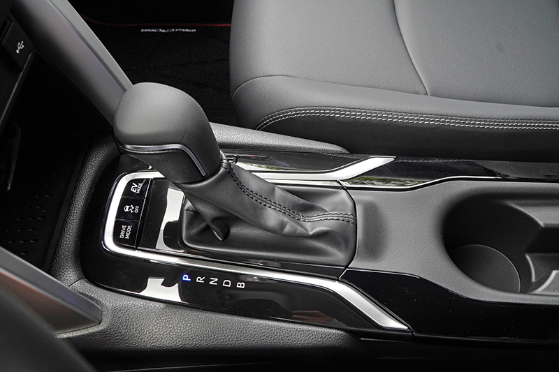 透過電動馬達的輔助與CVT換檔柔順的運轉特性,在起步加速的過程中雖不感興奮但至少腳步是輕盈的