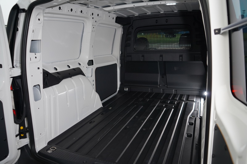 貨艙的最大寬度來到1,614mm,長軸版的深度則來到2,150mm