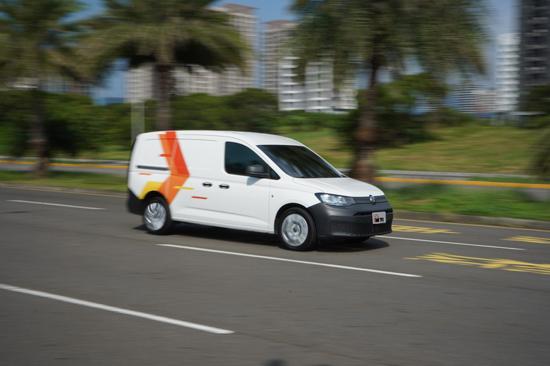 開在一般鋪裝道路或者過彎時未有一般貨車不穩定的晃動感,壓過坑洞的處理也更為細膩