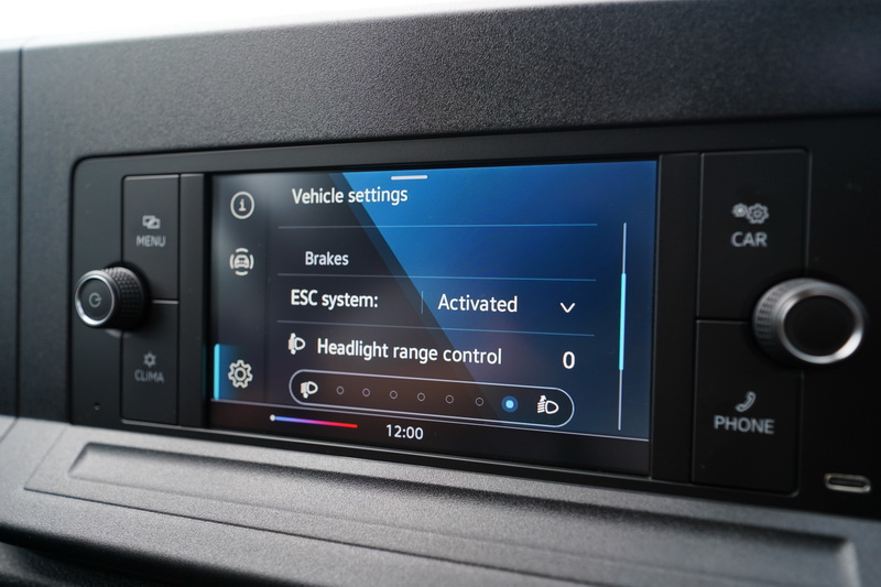 Caddy Cargo雖然沒有先進的半自動駕駛輔助科技加持,不過基本該有的安全配備一點也沒少