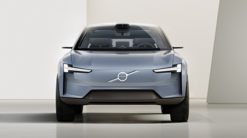 從Volvo Concept Recharge可以發現廠徽已與現行有所不同。