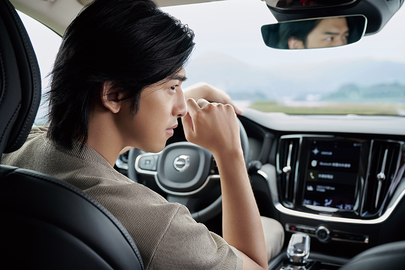 【車勢星聞】首次接下車子代言廣告的陳柏霖把「第一次」獻給Volvo。(圖:Volvo提供)