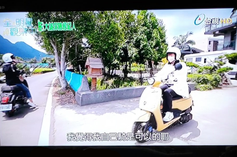 【車勢星聞】《全明星觀察中》中小豬黃沐妍解鎖騎機車載人。(圖:翻攝自台視)