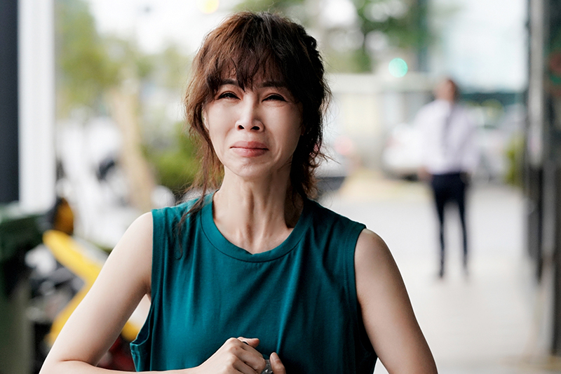 【車勢星聞】《俗女養成記2》劇中陳嘉玲背對蔡永森離去之後,才開始邊走邊痛哭。(圖:華視/Catchplay提供)