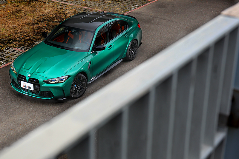 大型水箱護罩加上寬體設計,老時說新世代M3樣貌反而比以往更兇狠。