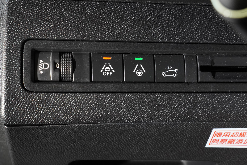 ADAS先進駕駛輔助系統新增了LPA車道保持系統,也就是是一般說的車道置中系統,可在巡航時將車輛維持在車道中央。