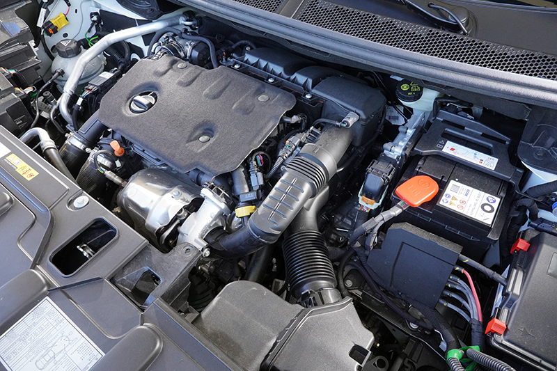 5008搭載1.5升柴油渦輪引擎,具有19.4km/L超亮眼節能表現,甚至比多數汽油動力小車還來得更省油。