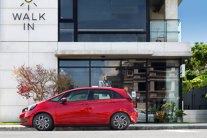 你很清楚這是款全新世代的車 — 不只是全新世代FIT,而且還是次世代掀背車指標那種。