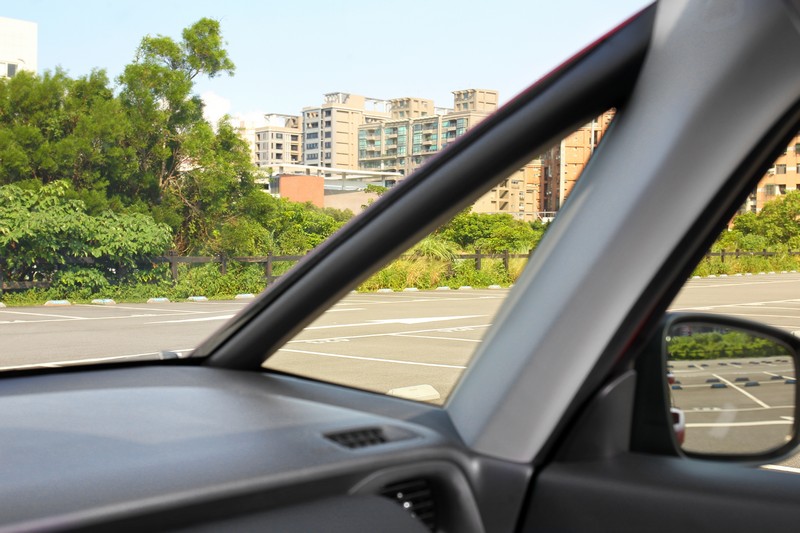 全新Honda FIT擁有前所未見最大化A柱三角窗設計,甚至連水平傾斜角度都算得巧妙,因而讓視野更加放大。