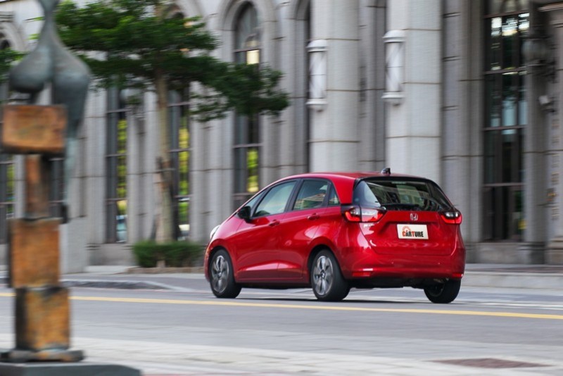 輕盈的動力加上輕省的效能,當然讓都會走行更加自若輕鬆。