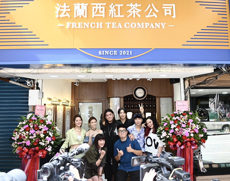【車勢星聞】康熙製作人B2飲料店《法蘭西紅茶公司》,泰坦星藝人終身刷臉免付費。(圖:泰坦星文創提供)