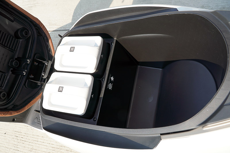 S7與S7R都是採用雙電池配置,以定速巡航最大續航力約可達155km。