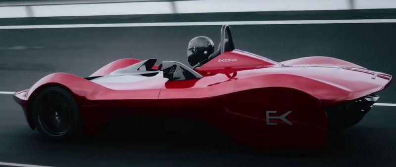 Ekonk車重只有738公斤,馬力擁有722hp,極速更是上看308km/h。