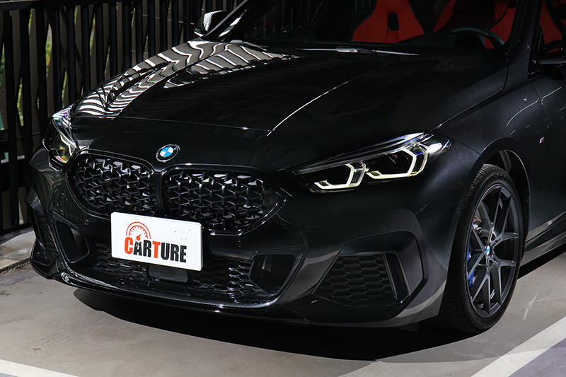 M235i Black Storm Edition最大特色就是全車都是採用黑化處理。