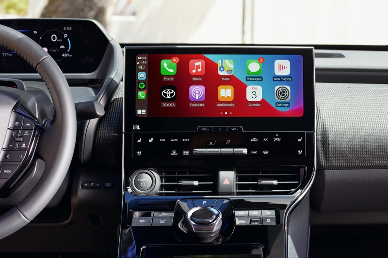 中控螢幕也整合多項功能。