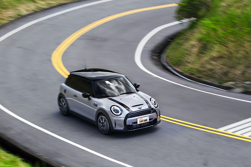 雖然是Mini Cooper S車型,但其實回饋感已變得頗為舒適。