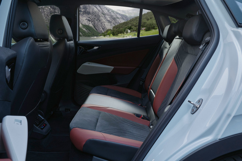 原廠表示ID.5後座頭部空間只比ID.4少12mm,而2,766mm軸距也提供寬敞舒適環境。