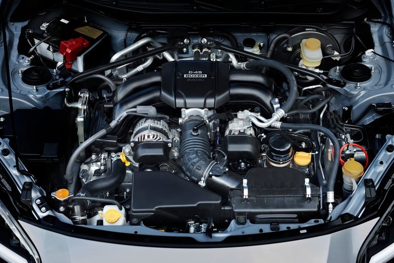 新BRZ搭載2.4升自然進氣水平對臥四汽缸引擎，擁有235hp/25.5kgm輸出。