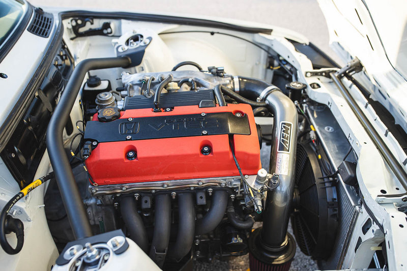 最大特色就移植S2000引擎與變速箱。