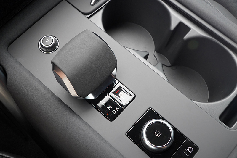 換檔機構換還傳統排檔桿後,對多數人來說會更好上手。