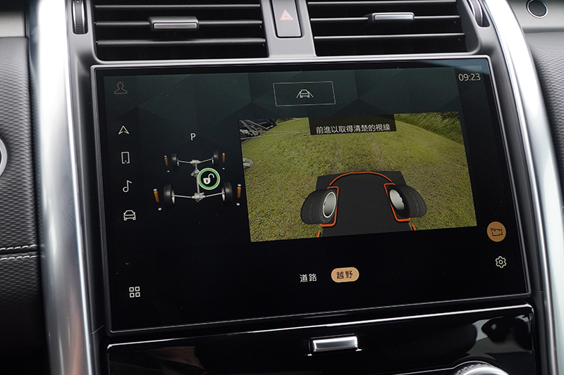 ClearSight Ground View 底盤透視，在越野時提可讓駕駛更容易掌握車下狀況。