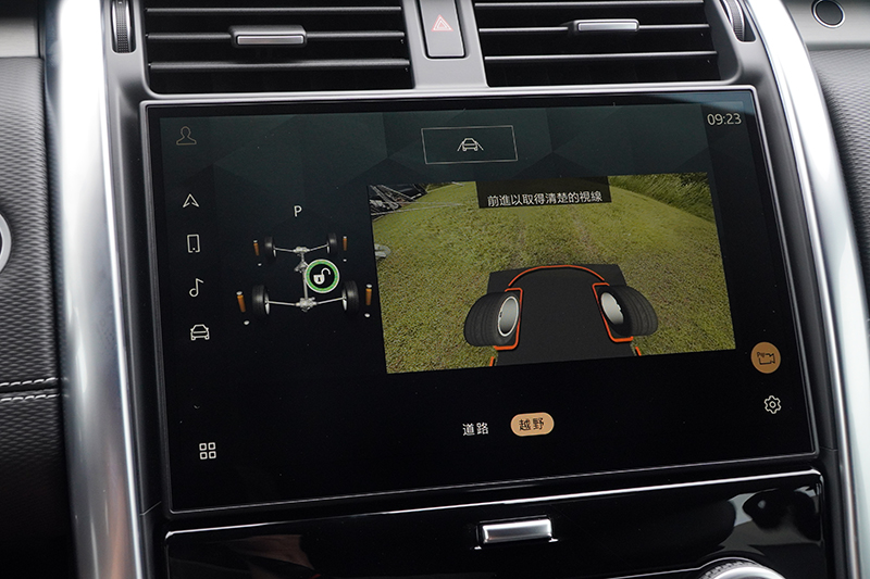 ClearSight Ground View 底盤透視,在越野時提可讓駕駛更容易掌握車下狀況。