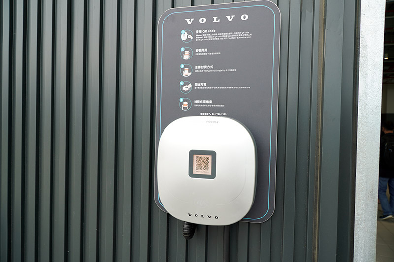 Volvo 新凱士林旗艦店亦將陸續配置客用 AC 充電樁 5 座及 DC 充電樁 2 座。