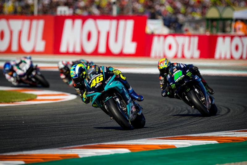 Rossi整場幾乎都在第10名,Morbidelli也在後方跟著護航。