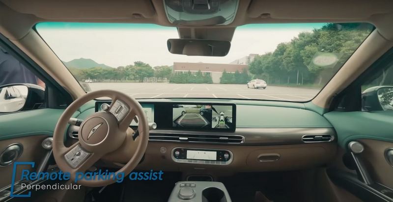 自動停車可讓駕駛下車自行完成停車動作。