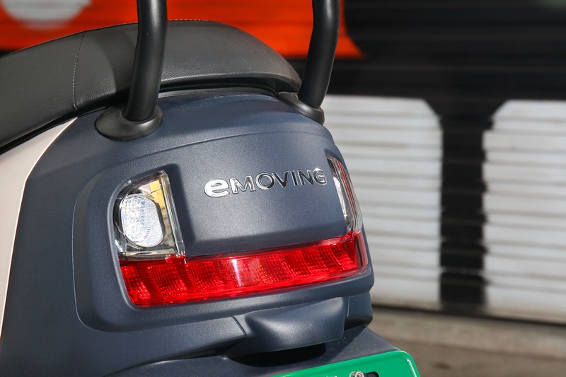 撞色處理的車尾規劃與寬U形LED尾燈組,在在讓人目光不住流連。