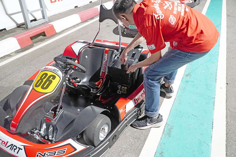 輕量且高安全性的商用鋰離子電池，具備快速拆卸及智能充電功能，僅需30秒鐘即可完成PIT作業。