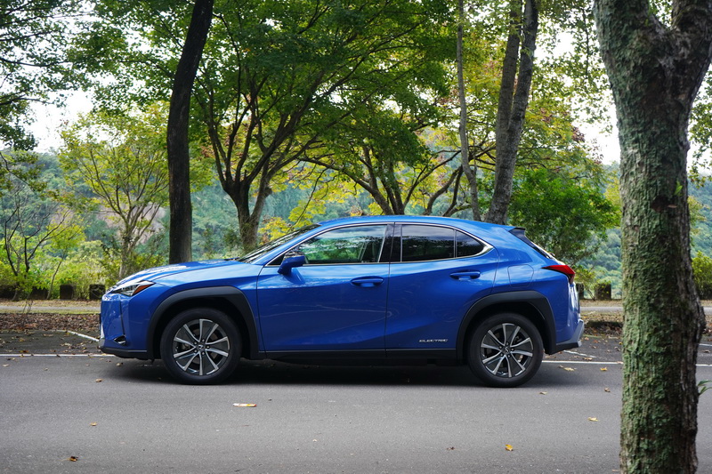 因底盤高度降低有2公分之多,要注意路面障礙物刮到底盤進而傷害到電池的機會