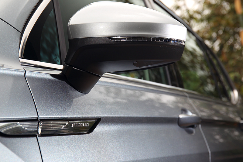 霧銀後視鏡與銘牌是Tiguan Allspace專屬才有的配置。