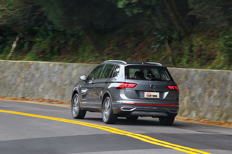 在山路Tiguan Allspace有著穩定沉穩的駕駛感受。
